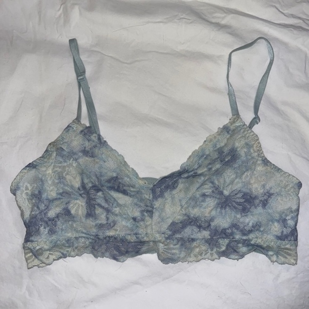 VICTORIA’S SECRET PINK LACE BRALETTE